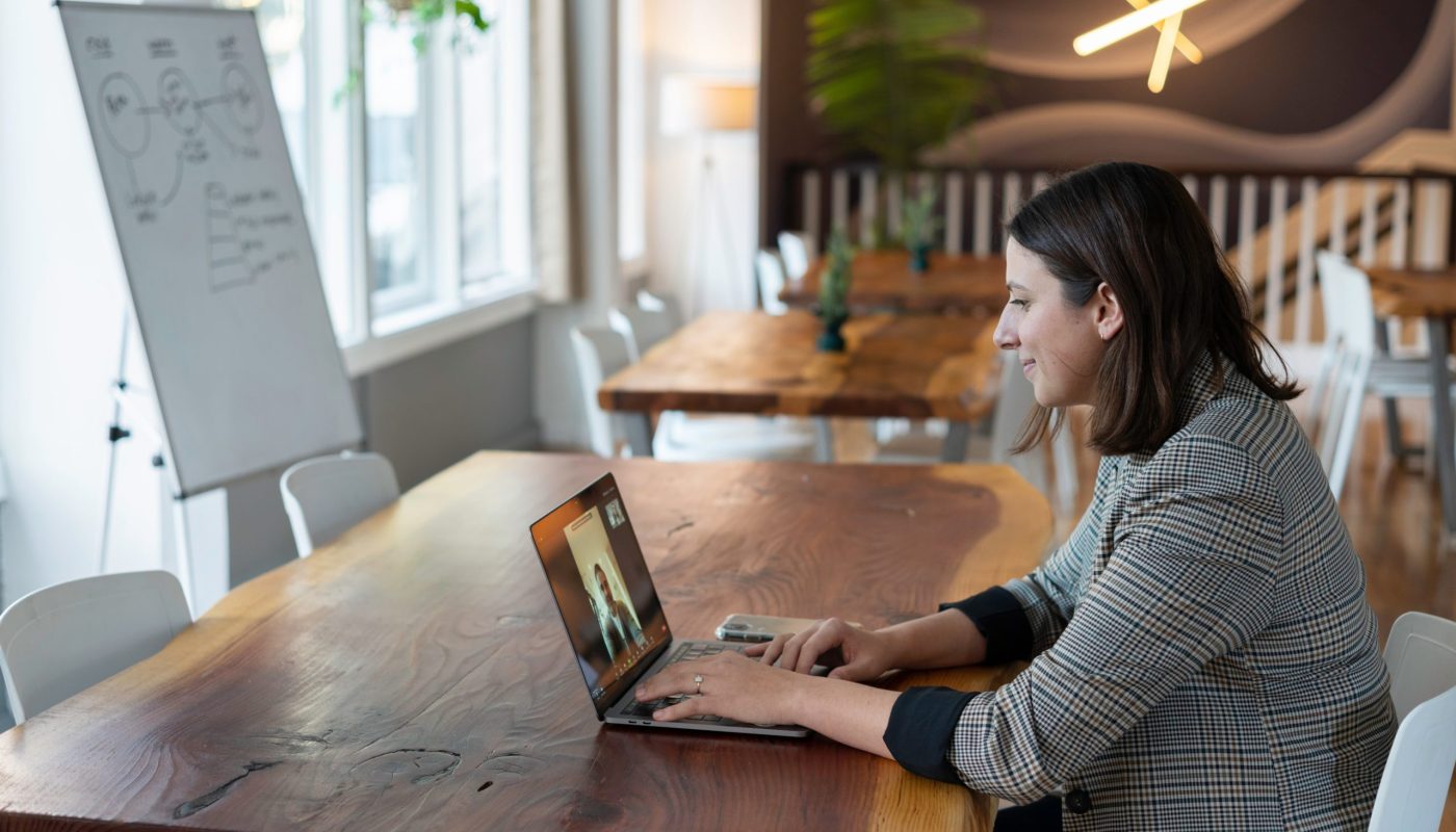 linkedin-sales-solutions-VtKoSy_XzNU-unsplash